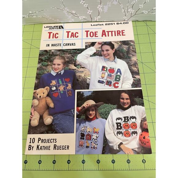 Cross Stitch Leaflet Lot Of 3 Dimensions & Leisure Arts More Sweaters Cow Belles - Picture 8 of 10